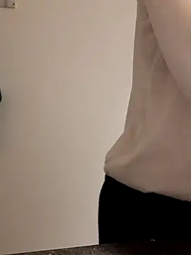 Snapshot of Moi_Lina chatting on December 22, 2025, 2:14 pm Moi Lina online show from December 22, 2025, 2:14 pm