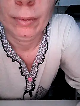 Snapshot of Moi_Lina chatting on January 7, 2026, 3:03 pm Moi Lina online show from January 7, 2026, 3:03 pm