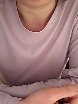 Snapshot of Moi_Lina chatting on February 23, 2026, 12:41 am Moi Lina online show from February 23, 2026, 12:41 am