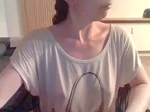 Moi Lina online show from July 17, 2026, 10:58 pm