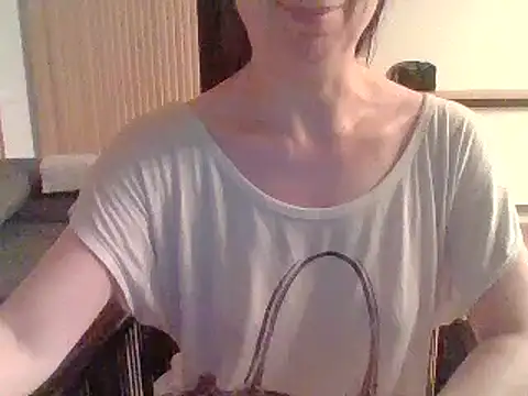 Moi Lina online show from July 18, 2026, 9:51 pm