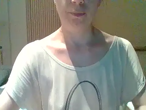 Moi Lina online show from August 2, 2026, 9:24 pm