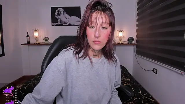 Snapshot of Mariana_Joness chatting on September 18, 2025, 2:02 am Mariana Joness online show from September 18, 2025, 2:02 am