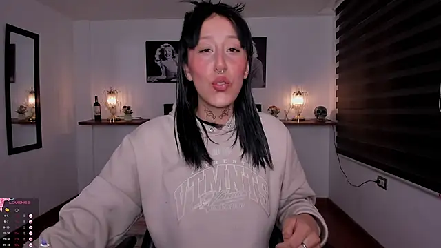 Snapshot of Mariana_Joness chatting on October 23, 2025, 2:44 am Mariana Joness online show from October 23, 2025, 2:44 am