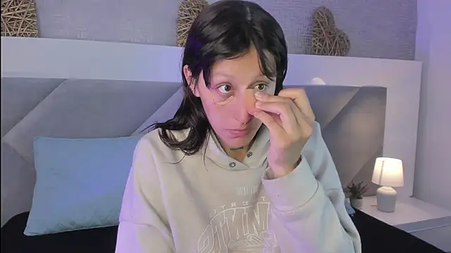 Mariana Joness online show from April 7, 2026, 2:45 am