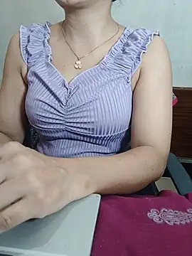 Snapshot of Chanchal--Navya chatting on July 5, 2026, 6:04 pm Chanchal--Navya online show from July 5, 2026, 6:04 pm