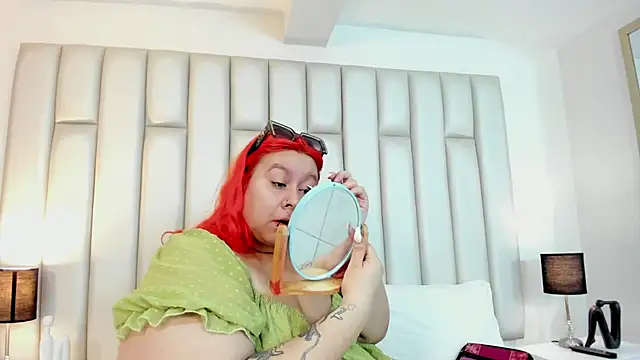 aandreaperez online show from November 7, 2025, 11:43 am