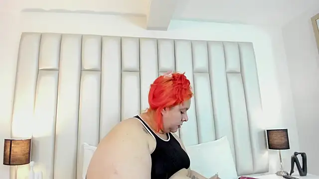 aandreaperez online show from November 12, 2025, 11:43 am