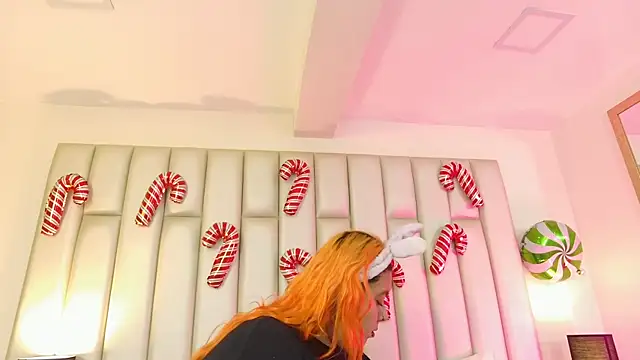 aandreaperez online show from December 22, 2025, 11:51 am