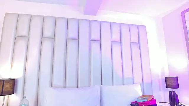 aandreaperez online show from March 6, 2026, 11:50 am