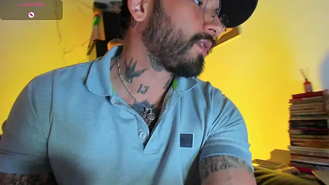 CamiloGray  online show from November 18, 2025, 2:43 pm