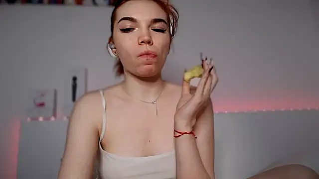 Snapshot of olivka-flower chatting on February 1, 2025, 1:23 am olivka-flower online show from February 1, 2025, 1:23 am