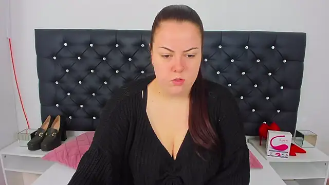 Snapshot of EvaLick chatting on December 4, 2024, 5:16 am EvaLick online show from December 4, 2024, 5:16 am