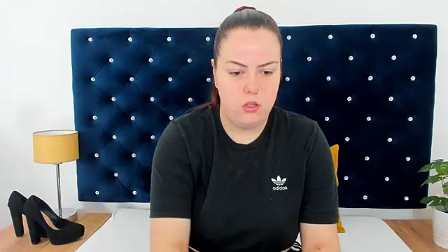 Snapshot of EvaLick chatting on October 28, 2025, 6:39 am EvaLick online show from October 28, 2025, 6:39 am