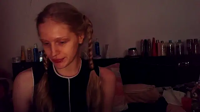 Snapshot of VeronicaJoyful chatting on January 20, 2025, 12:25 am VeronicaJoyful online show from January 20, 2025, 12:25 am