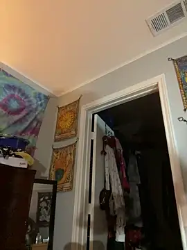 ItsBunniBabe online show from June 18, 2026, 2:01 am