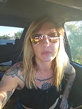 SheIsSomething online show from December 1, 2025, 11:21 pm