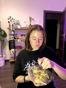 Snapshot of sweetest_pie chatting on December 4, 2024, 6:17 pm sweetest pie online show from December 4, 2024, 6:17 pm