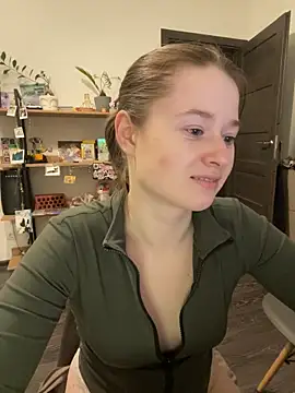 Snapshot of sweetest_pie chatting on December 28, 2024, 9:51 pm sweetest pie online show from December 28, 2024, 9:51 pm