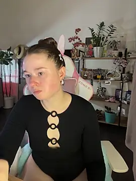 Snapshot of sweetest_pie chatting on October 2, 2025, 5:20 pm sweetest pie online show from October 2, 2025, 5:20 pm