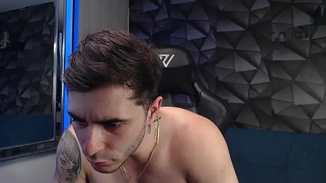 Latino stud4u online show from October 6, 2025, 11:02 pm