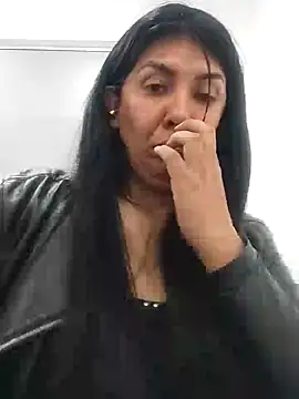 aisha latina online show from December 10, 2024, 7:00 pm