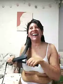 aisha latina online show from December 21, 2024, 11:45 pm