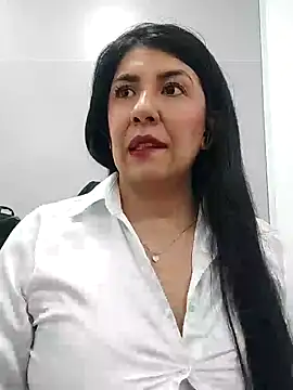 aisha latina online show from January 29, 2025, 3:26 pm