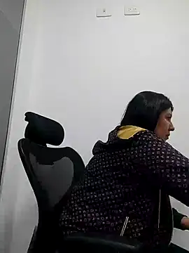 aisha latina online show from February 12, 2025, 9:01 pm