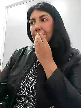 aisha latina online show from February 13, 2025, 3:03 pm