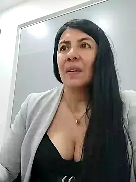 aisha latina online show from February 21, 2025, 8:49 pm