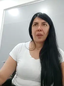 aisha latina online show from February 27, 2025, 3:59 pm