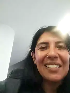 aisha latina online show from March 10, 2025, 9:18 pm