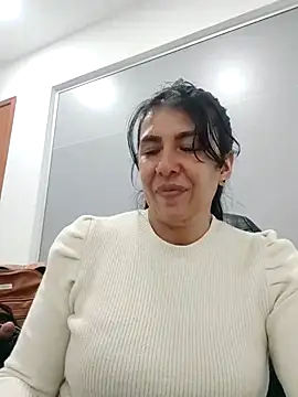 aisha latina online show from March 20, 2025, 6:31 pm