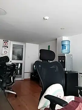 aisha latina online show from March 5, 2026, 3:08 pm