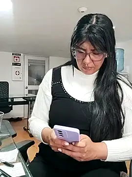 aisha latina online show from March 10, 2026, 3:28 pm