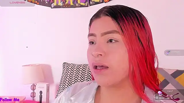 Snapshot of SophieRossi chatting on October 12, 2025, 1:43 pm SophieRossi online show from October 12, 2025, 1:43 pm