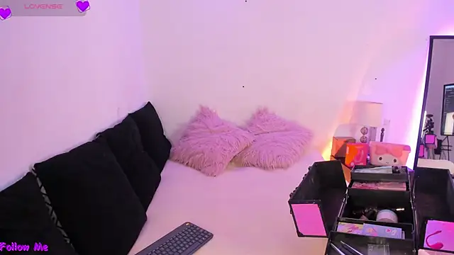 Snapshot of SophieRossi chatting on October 23, 2025, 1:10 pm SophieRossi online show from October 23, 2025, 1:10 pm