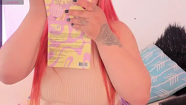 Snapshot of SophieRossi chatting on October 28, 2025, 12:52 pm SophieRossi online show from October 28, 2025, 12:52 pm