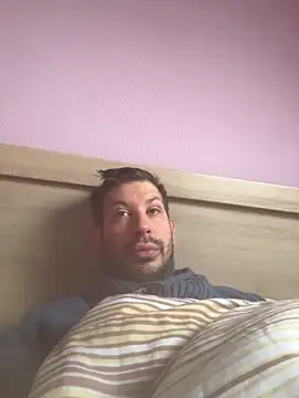 Taxidriver1988 online show from December 18, 2025, 9:26 am