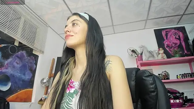 mariecam420 online show from April 4, 2026, 7:44 pm