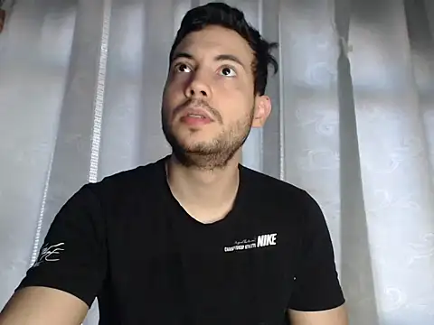 Snapshot of Armando_2002 chatting on January 27, 2025, 2:02 pm Armando 2002 online show from January 27, 2025, 2:02 pm