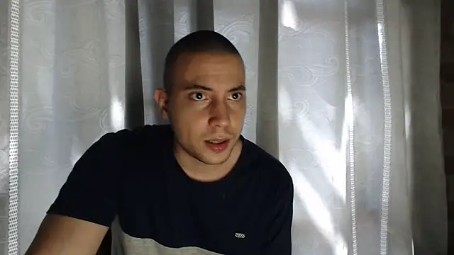 Snapshot of Armando_2002 chatting on November 17, 2025, 5:52 pm Armando 2002 online show from November 17, 2025, 5:52 pm