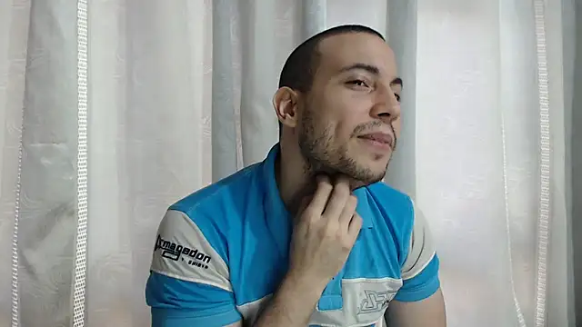 Snapshot of Armando_2002 chatting on November 25, 2025, 4:18 pm Armando 2002 online show from November 25, 2025, 4:18 pm