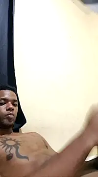 Snapshot of darwin1700 chatting on February 5, 2025, 5:20 am darwin1700 online show from February 5, 2025, 5:20 am