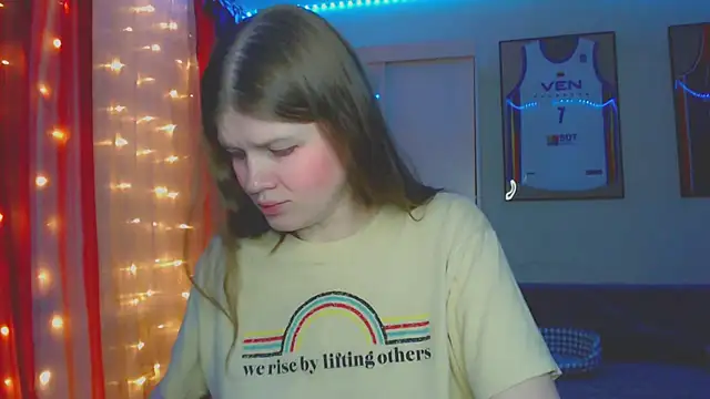 Snapshot of Klementa chatting on March 19, 2025, 6:23 pm Klementa online show from March 19, 2025, 6:23 pm