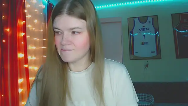 Snapshot of Klementa chatting on November 11, 2025, 10:43 pm Klementa online show from November 11, 2025, 10:43 pm