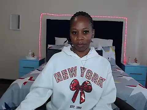 Snapshot of QUEENMANDYY chatting on April 14, 2026, 6:30 am QUEENMANDYY online show from April 14, 2026, 6:30 am