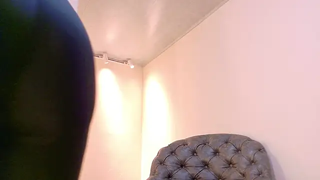 Snapshot of niky_smit chatting on September 30, 2025, 10:42 am niky smit online show from September 30, 2025, 10:42 am