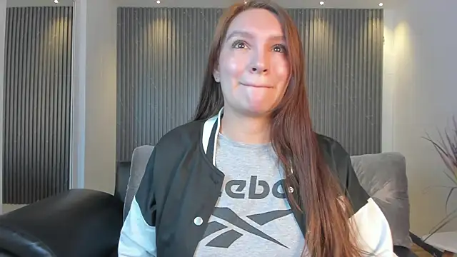 miataylorr1 online show from January 20, 2025, 11:24 am